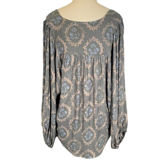 Free People Cowling Around Printed Top Drap Neck Peasant Style Size Small Gray - Picture 4 of 12